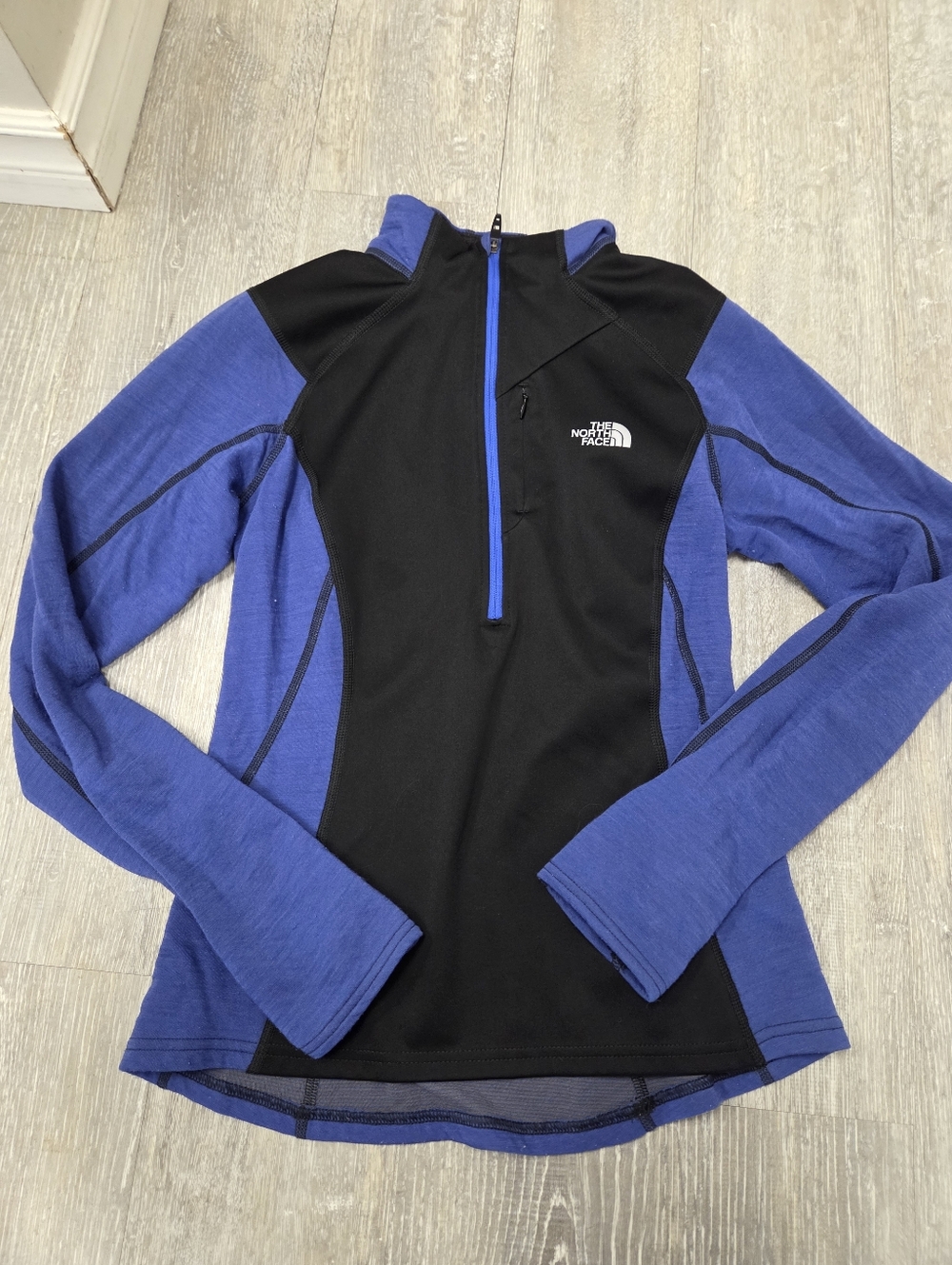 The North Face Top Small Blue Black Flight Series long sleeve pull over, Size S